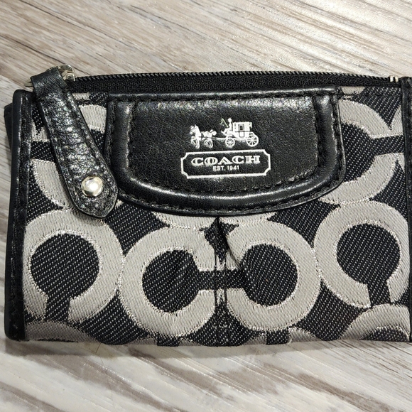 Vintage Coach Horse & Carriage Coin Purse in Black and Silver - Picture 2 of 4